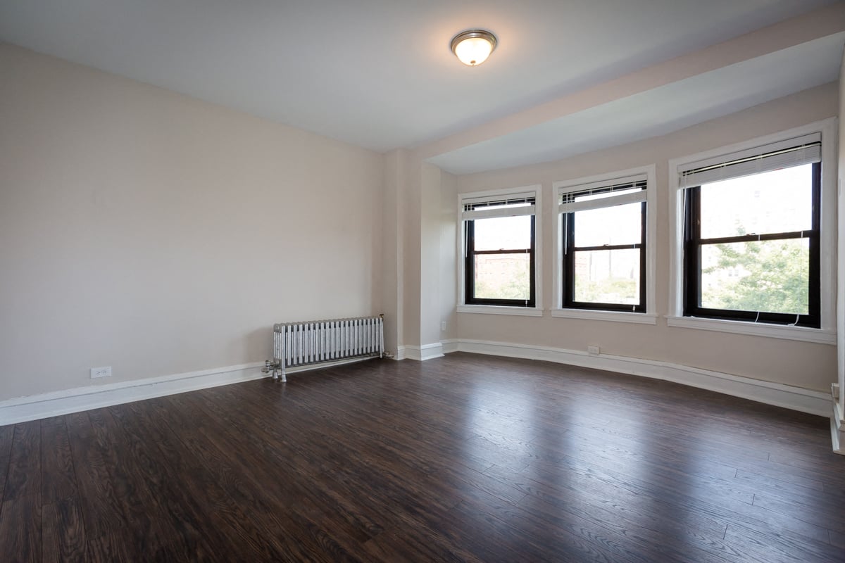 renovated studio hardwood floors renovated hyde park chicago apartment for rent 5110 kenwood